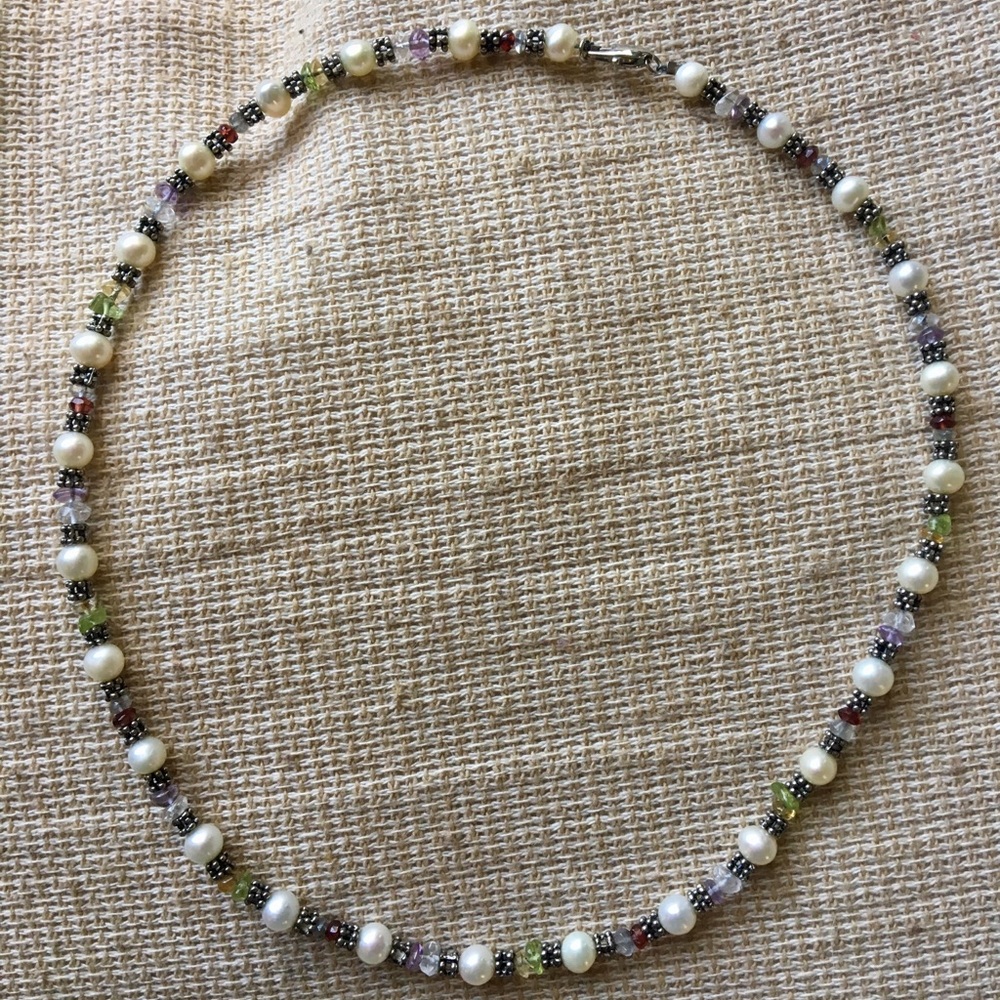 Pretty freshwater pearl and crystal necklace! - Picture 2 of 4